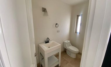 Casa en renta. Fraccionamiento Lomas Altas en Colonia Pitic, Hermosillo, Sonora.