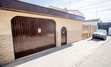 SE VENDE CASA EN PSJE TENO.