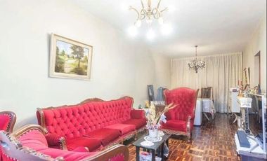 Casa En La Perla De 2 Pisos Con 4 Dormitorios Y Con Gran Potencial