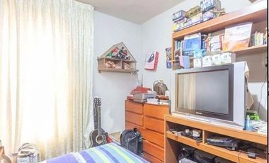 Casa En La Perla De 2 Pisos Con 4 Dormitorios Y Con Gran Potencial