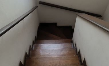 Casa En La Perla De 2 Pisos Con 4 Dormitorios Y Con Gran Potencial