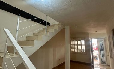 SE VENDE CASA MUY AMPLIA, EN RINCONES DE SALVARCAR