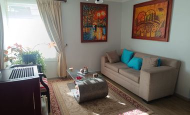 CASA EN CONDOMINIO, QUINCHO, PISCINA, CALEFACCIÓN Y AC.