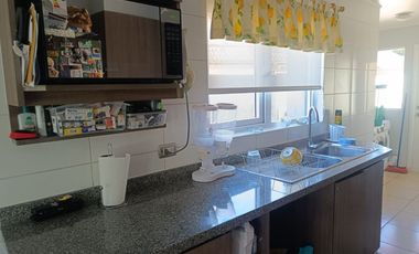 CASA EN CONDOMINIO, QUINCHO, PISCINA, CALEFACCIÓN Y AC.