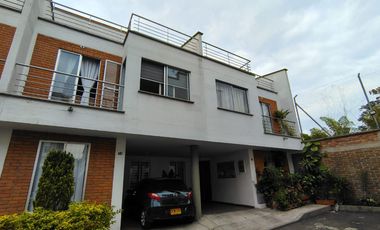 Venta de Casa de 3 niveles en conjunto sector Pradera Dosquebradas