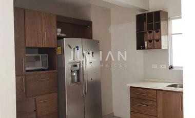Casa en venta en Puerta de Anáhua en Escobedo de 3 niveles