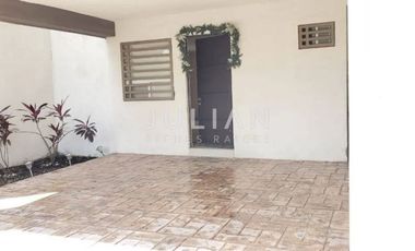 Casa en venta en Puerta de Anáhua en Escobedo de 3 niveles