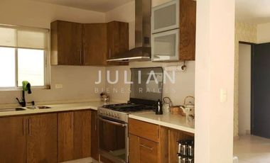 Casa en venta en Puerta de Anáhua en Escobedo de 3 niveles
