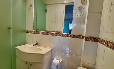 Casa de 4 dormitorios 2 baños, 165 m² construidos y 262 m² de terreno. Ubicada en Candelaria Goyenechea, Vitacura.
