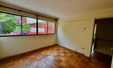 Casa de 4 dormitorios 2 baños, 165 m² construidos y 262 m² de terreno. Ubicada en Candelaria Goyenechea, Vitacura.