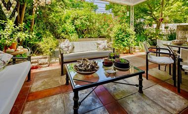 Casa de 4 dormitorios 2 baños, 165 m² construidos y 262 m² de terreno. Ubicada en Candelaria Goyenechea, Vitacura.