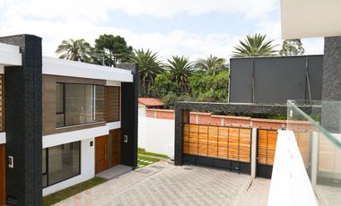 CASA EN VENTA EN TUMBACO DE 3 DORMITORIOS QUITO ECUADOR