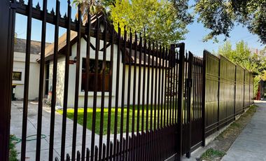 Oportunidad Inmobiliaria! Casa de 4d 4b 346 m2 calle Simón González 8868 La Reina
