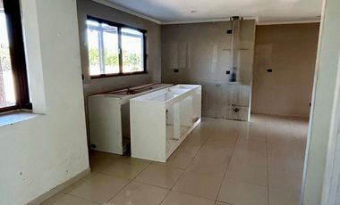 Parcela en Melipilla! con 2 Casas de 357 m2 más terreno de 5.000 m2. Condominio Las Flores.