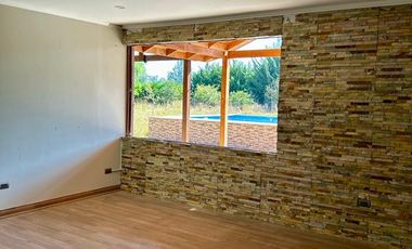 Parcela en Melipilla! con 2 Casas de 357 m2 más terreno de 5.000 m2. Condominio Las Flores.