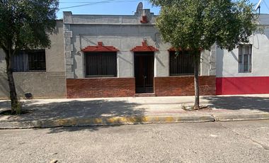 EN VENTA CASA. UN PISO, 4D, 2B, COMUNA DE SANTIAGO