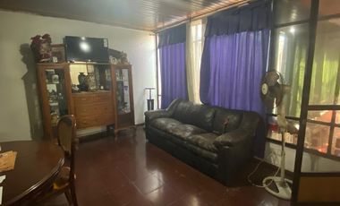 EN VENTA CASA. UN PISO, 4D, 2B, COMUNA DE SANTIAGO