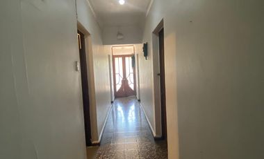 EN VENTA CASA. UN PISO, 4D, 2B, COMUNA DE SANTIAGO