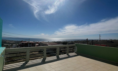 CASA 2 NIVELES CON TERRAZA Y VISTA PANORAMICA AL MAR. CAMPO REAL,ROSARITO B.C.