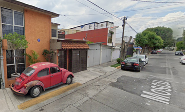 CASA EN VENTA DE RECUPERACION BANCARIA, VALLE DORADO, TLALNEPANTLA, EDO, MEX.