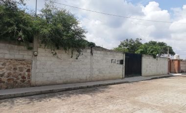 Casa en El Organal, San Juan del Río con árboles frutales.