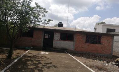 Casa en El Organal, San Juan del Río con árboles frutales.