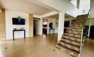 Se vende amplia casa en aparco ibague