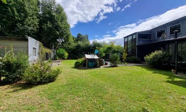 Hermosa Casa con Piscina y Cabañas en Punucapa