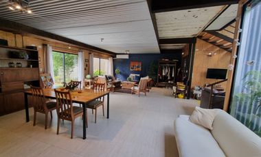Hermosa Casa con Piscina y Cabañas en Punucapa
