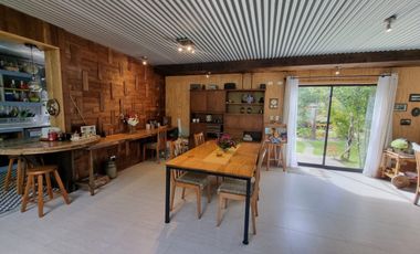 Hermosa Casa con Piscina y Cabañas en Punucapa