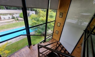 Hermosa Casa con Piscina y Cabañas en Punucapa