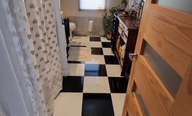 Hermosa Casa con Piscina y Cabañas en Punucapa