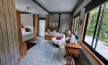 Hermosa Casa con Piscina y Cabañas en Punucapa