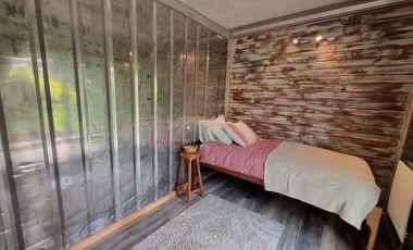 Hermosa Casa con Piscina y Cabañas en Punucapa