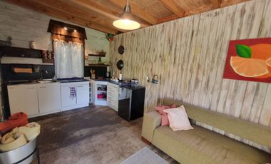 Hermosa Casa con Piscina y Cabañas en Punucapa