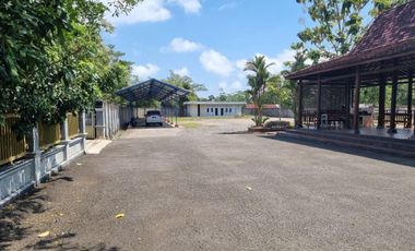 RUMAH MEWAH 2 LANTAI DENGAN TANAH YANG SANGAT LUAS DI PURWOREJO