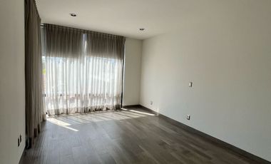 Casa con 4 recamaras y en residencial con campo de golf