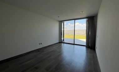 Casa con 4 recamaras y en residencial con campo de golf