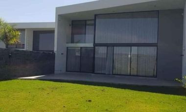 Casa con 4 recamaras y en residencial con campo de golf