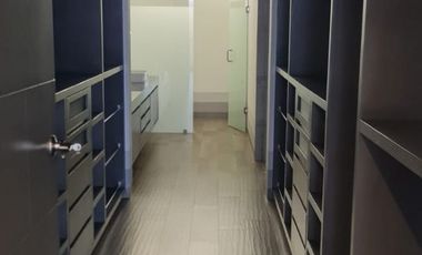 Casa con 4 recamaras y en residencial con campo de golf
