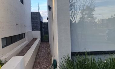 Casa con 4 recamaras y en residencial con campo de golf
