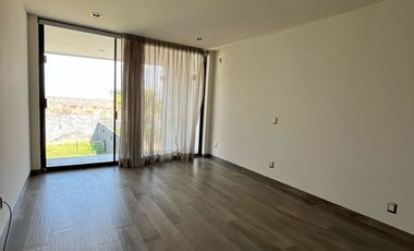 Casa con 4 recamaras y en residencial con campo de golf