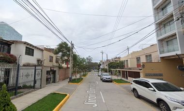 Terreno de 525 m² con Doble Frente en Magdalena – Límite con San Isidro