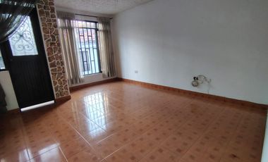 Venta de casa de 3 niveles sector A Parque Industrial Pereira