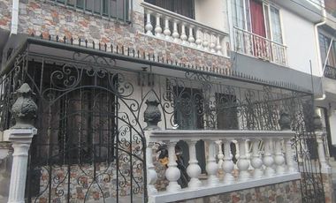 Venta de casa de 3 niveles sector A Parque Industrial Pereira