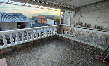 Venta de casa de 3 niveles sector A Parque Industrial Pereira