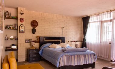 VENTA CASA 5 DORMITORIOS, SECTOR  RUMIPAMBA, QUITO