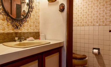 VENTA CASA 5 DORMITORIOS, SECTOR  RUMIPAMBA, QUITO
