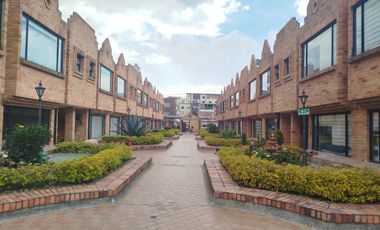 VENDO CASA EN CEDRITOS CONJUNTO CERRADO