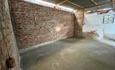 OPORTUNIDAD DE INVERSIÓN! VENTA DE CASA COMO TERRENO EN SAN JUAN DE MIRAFLORES